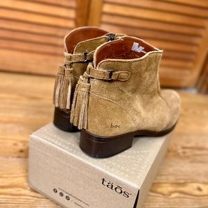 Supercute! BOC Tan Suede Women's Ankle Boots Western Style w/Tassel, Size 8.5M